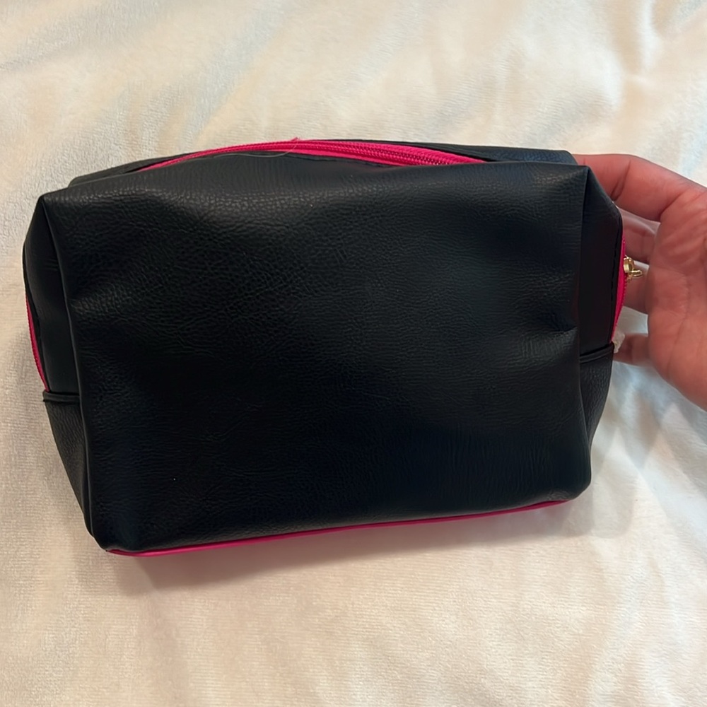 Juicy Couture makeup bag - Picture 2 of 5